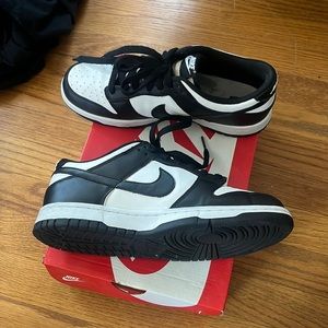 NIKE DUNK LOW GS black and white